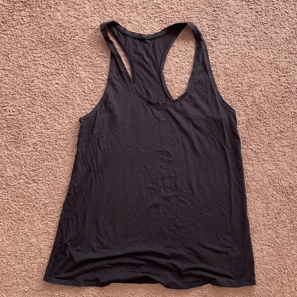 black lululemon tank top
